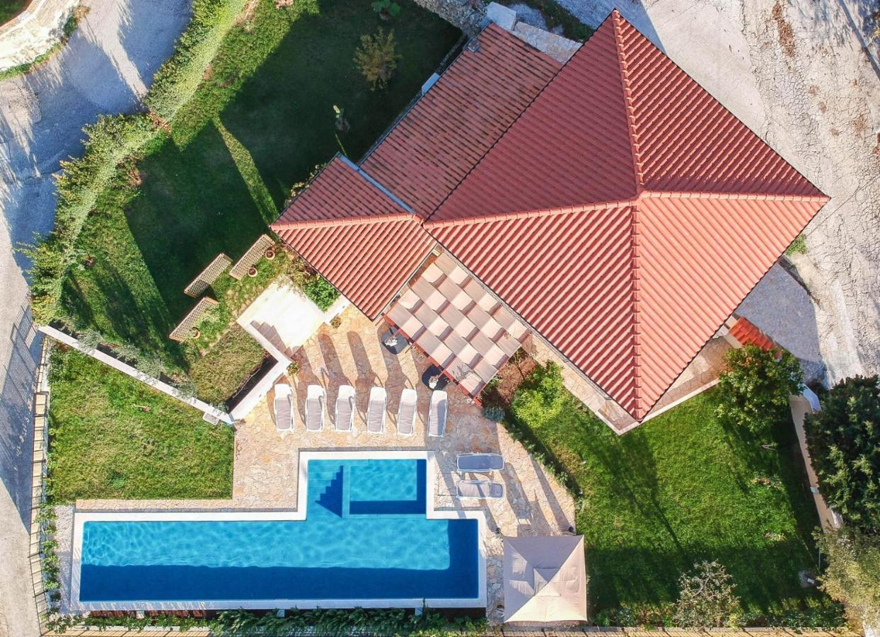 Villa Mater - Luxuriously Equipped Villa With A 15M Long Swimming Pool Žrnovnica Exteriör bild