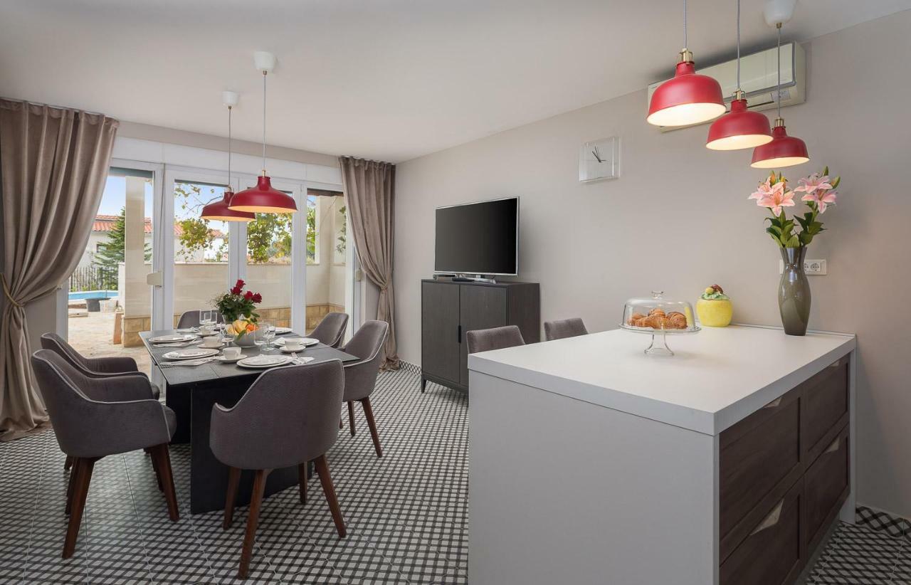 Villa Mater - Luxuriously Equipped Villa With A 15M Long Swimming Pool Žrnovnica Exteriör bild