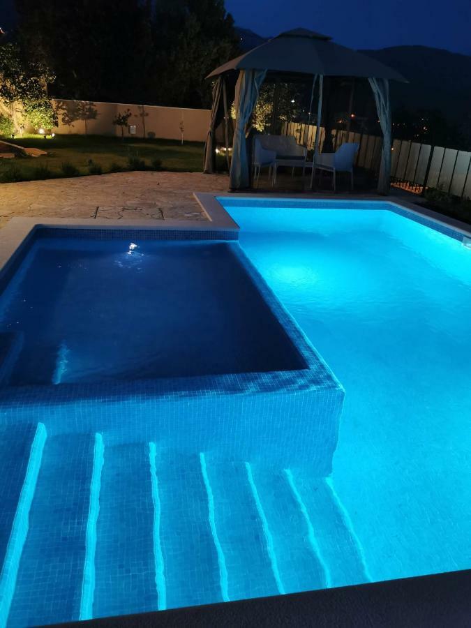Villa Mater - Luxuriously Equipped Villa With A 15M Long Swimming Pool Žrnovnica Exteriör bild